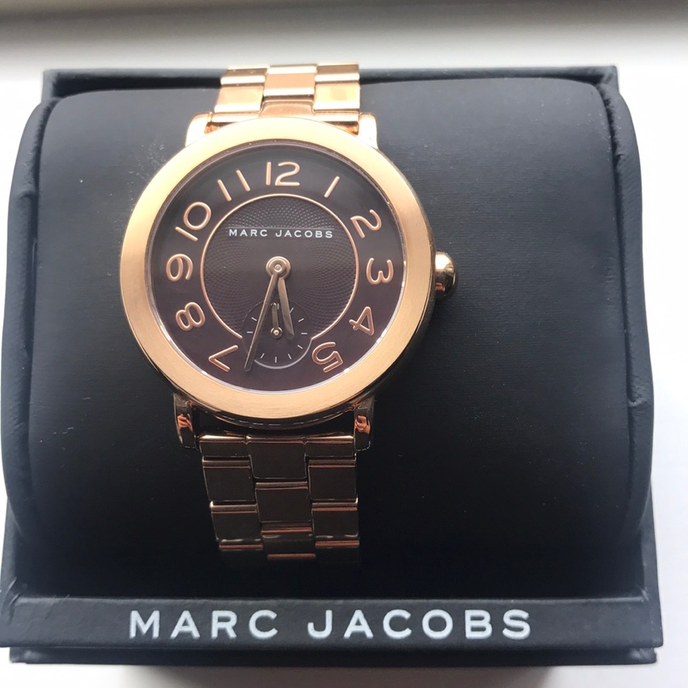 Marc Jacobs Rose gold watch.